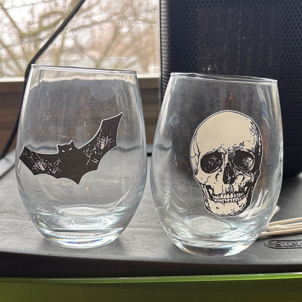 Skull and Bat Design Stemless Wine Glass Set